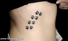 Ačkoliv jsou tato tetování jednoduchá, jsou pro uživatele nesmírně osobní a mohou symbolizovat celou řadu věcí: 50 Pes Tlapka Tetovani Inspirovat Vasi Krasu Cs Uma Beauty Com