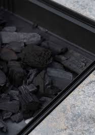Der In Die Gartenkuche Integrierte Holzkohlegrill Ist Eine Manufakturanfertigung Aus Geschwarztem Rohstahl Garten Kuche Outdoor Grill Kuche Kuche
