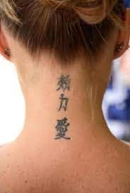 Crown letter tattoo on neck. Tatuagem Com Simbolo Kanji No Pescoco Tatoo Neck Tatuagem No Pescoco Letters Tattoo