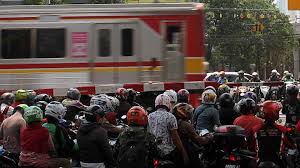 Sarana komunikasi pengguna kereta api joglokerto. Dampak Kereta Joglosemarkerto Beroperasi 2 Ka Distop Sementara Bisnis Tempo Co