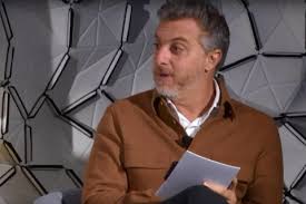 His birthday, what he did before fame, his family life, fun trivia facts, popularity rankings, and more. Politica Chamado De Futuro Presidente Luciano Huck Participa De Painel Em Davos