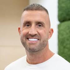 Which first 10 seconds of a discovery call hits you more? Matt or Mandy?  Matt: “Hi John. We have 30 minutes scheduled for this meeting. Does that  still work for you? Great.