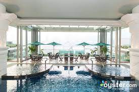 The peninsula hong kong offers 300 accommodations with indoor private spa tubs and ipod docking stations. The Peninsula Hong Kong Review What To Really Expect If You Stay