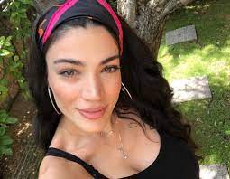 Lifestyle, videos and celebrity news! Tryfero Stigmiotypo H Hbh Adamoy Pozare Sto Instagram Agkalia Me Thn Koroyla Ths Eikona Thecaller