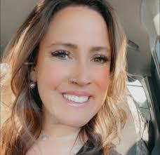 Sonya Logan's Instagram, Twitter & Facebook