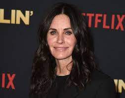 The one where courteney cox forgets she was even on friends. the actress appeared via video on jimmy kimmel, where she revealed she really updated 1040 gmt (1840 hkt) march 27, 2020. Courteney Cox Grosse Gewicht Korpermasse Augenfarbe Wiki