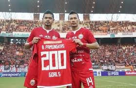 Mengingat bambang pamungkas merupakan pemain yang sangat profesional di sepak bola indonesia maupun club nya persija jakarta. Bambang Pamungkas Pensiun Ini Pesannya Kepada Ismed Sofyan
