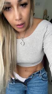 Alistemonos en 5 min 🥹🥹🥹 El cuidado de mi piel lo hago con los productos  de BioAqua que por cierto los encuentras en la tienda @Escaparate_sv de  donde es también este blazer 😍