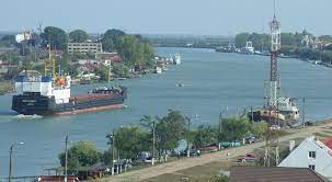 Sulina nu este legată direct de rețeaua de drumuri din românia și poate fi atinsă numai pe calea apei, fie pe dunăre, fie pe marea neagră. Sulina Romania Cruise Port Schedule Cruisemapper