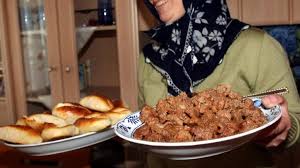 * digitales wörterbuch der deutschen sprache „zuckerfest. Ramadan Ende 2018 Muslime Feiern Das Zuckerfest Mit Fastenbrechen News De
