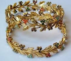 Latest Designs Of Gold Bangles Of Dubai Pearl Bangles Gold Gold Bangles Design Gold Jewelry Outfits