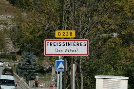 File:Panneau entree village Freissinieres hameau Les Ribes.jpg