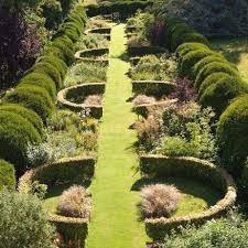 10 Creative Garden Designs You Can Create To Complete Your Landscape English Garden Design Design No 4476s Jardines Formales Jardines Diseno De Paisaje