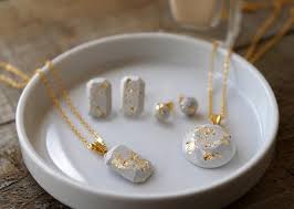 Adorables idées de bijoux diy pour les enfants salut les personnes créatives ! Bijoux Fantaisie A Faire Soi Meme En 20 Idees Originales Et Faciles A Imiter