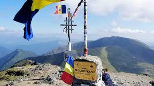 Cel mai înalt vârf din românia, vârful moldoveanu, exercită o atracție deosebită pentru montaniarzii începători, chiar dacă nu este cu nimic mai special între cele 14 vârfuri cu înaltime de peste 2500 metri din țara noastră. Traseu De O Zi Pe Varful Moldoveanu 2544m The Renegade