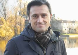 Della Voss's Instagram, Twitter & Facebook