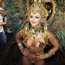 A atriz e rainha de bateria do salgueiro, de 46 anos, e o empresário. Viviane Araujo Rainha De Bateria Do Salgueiro Representa Primeira Mulher Do Farao Quem Rio De Janeiro