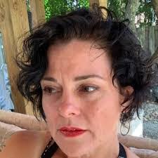 Carolyn Taplin's Instagram, Twitter & Facebook