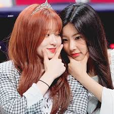 Kang hyewon has always been pretty and is an official visual. Visual Sisters 10 Potret Kedekatan Minju Hyewon Iz One Bikin Gemas