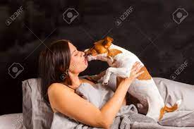 Femmes suce chien