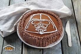 One of darth vader's enemies just tried an old dirty trick again, but this time, vader was able to turn the tables on him and gain the upper hand. Star Wars Darth Vader Schokoladenkuchen