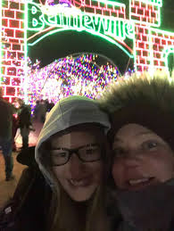 Mom and child look-alike winners