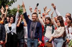 Святослав вакарчук не зачиняй в спальні вікно (оранжерея 2021). Vakarchuk Ne Sobiraetsya Pokidat Scenu Iz Za Vyborov