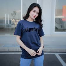 Ada banyak variasi model dengan berbagai kombinasi yang bisa membuat penampilanmu semakin elegan. Culture Hero Suplier Kaos Trend Masa Kini