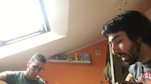 Sim la mi e partiva l'emigrante sim la mi e portava le provviste re la mi e due o tre pacchi di riviste sim la mi e partiva l'emigrante sim la mi ritornava dal paese re la mi re mi la con la fotografia di bice bella come un'attrice la mi e cantava le canzone re mi la che sentiva. E Cantava Le Canzoni Rino Gaetano Cover Riccardo Di Salvo And Youtube