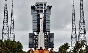 Há nesta altura receio sobre onde alguns dos destroços podem cair. First Launch Of Long March 5b Lofts Next Generation Crew Space Capsule Nasaspaceflight Com