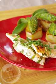 Aiguillettes De Poulet Marinees Pesto D Epinards Sur Pomme De Terre Au Beurre Pommes De Terre Au Beurre Poulet Marine Aiguillette De Poulet