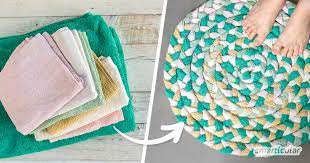 Teppich aus netz und baumwollkordel selber knüpfen. Badteppich Selber Machen So Lasst Sich Aus Alten Handtuchern Ein Teppich Flechten