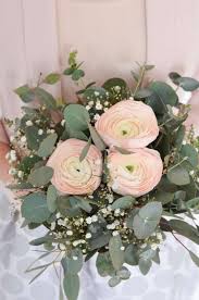 Vele nützliche informationen, tipps & tricks zum thema hochzeit, heiraten und hochzeitsstrauß. Eukalyptus Hochzeit Teil 1 Brautstrauss Selber Binden Blumigo