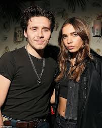 Brooklyn beckham, budding photographer, model extraordinaire, and spawn of getty/instagram. Brooklyn Beckham Lovingly Plants A Kiss On Model Girlfriend Hana Cross Brooklyn Beckham Beckham The Beckham Family
