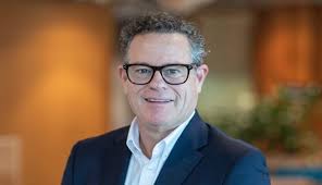 Bernie Dean's Instagram, Twitter & Facebook