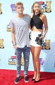 Unfortunately for all the fans out there with serious cody simpson crushes, it looks like the australian cutie already has someone to. Cody Simpson Responds To Silly Rumors Girlfriend Is Jealous Of Dwts Partner Hollywood Life