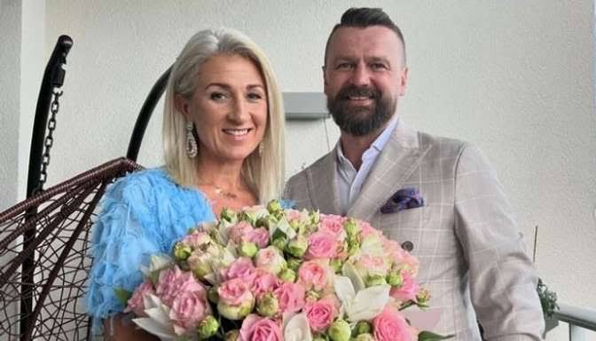 Armands Simsons un viņa sieva Iveta nosvin porcelāna kāzu gadadienu | tv3.lv