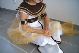 On doit savoir présenter des informations avec neutralité pour laisser le public libre de se faire opinion. Le Deguisement De Cleopatre Reves De Coton