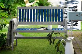 Yes, garden benches come in all shapes, sizes, styles, and colors. Stylish But Simple Small Garden Ideas Loveproperty Com