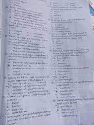 Menembak bola ke gawang 7. Tujuan Menggiring Bola Dalam Permainan Sepak Bola Adalah Cara Golden