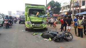 Peristiwa ini menewaaskan 240 penumpang dan 29 awak. Berita Kecelakaan Terbaru Jambi Hari Ini