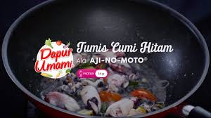 Untuk kerang, cumi hitam, peyek udang & sambel pencitnya dibungkus terpisah pake plastik, ga dicampur langsung kayak di foto. Dapur Umami