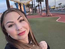 Woman turns side hustle into £4,000 profit, and even bags dream holiday to  Vegas