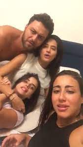 أنّ الفتاة محرم عليها التحدث مع شاب خارج نطاق الزواج كما أنّ الشاب محرم عليه أَيْضًا التحدث مع فتاة ومن الصعوبة أن يحصل تعارف بدون تواصل لذلك يعد. Ø¨Ø§Ù„ÙÙŠØ¯ÙŠÙˆ ÙØªÙŠØ§Øª ÙˆØ´Ø§Ø¨ Ø¹Ù„Ù‰ Ø§Ù„Ø³Ø±ÙŠØ± Ø¨ÙˆØ¶Ø¹ Ù…Ø®Ù„ Ø¨Ø§Ù„Ø¢Ø¯Ø§Ø¨ ØªØµÙˆÙŠØ± Ù…Ø³Ø± Ø¨ Ù„Ù…ØªÙˆØ±Ø·ÙŠÙ† ÙÙŠ Ø¬Ø±ÙŠÙ…Ø© ÙÙŠØ±Ù…ÙˆÙ†Øª ÙˆÙƒØ§Ù„Ø© Ø³ØªÙŠØ¨ Ø§Ù„Ø¥Ø®Ø¨Ø§Ø±ÙŠØ©