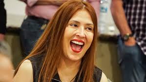 Hoy también cumple años mi bebé Nanda Herrera te amo bebé pásatela súper y  a seguir tomando🩷