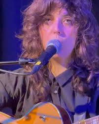 bonjour #dornbirn in #vorarlberg kommen sie doch gestern in einer woche  1.april in den @spielboden um 20h da lese ich aus #beteigeuze und  @_the_zew_ spielt schönste lieder ✨ foto 1 @buchwien foto 2 ...