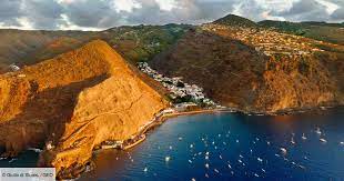 Saint helen's island consists of two small islands: Sainte Helene Comment Vit On Sur La Plus Confinee Des Iles Britanniques Geo Fr