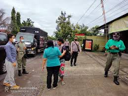 Melakukan pengecekan mobil sebelum mobil dipakai. Gaji Sopir Aice Wonogiri Rr1hgsrtgl2hzm Uang Harian Ini Pun Bervariasi Berdasarkan Jusstuuh