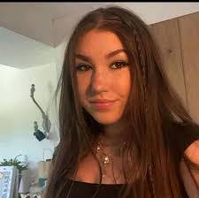 Nora Ellis's Instagram, Twitter & Facebook