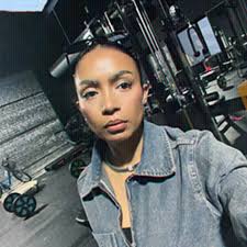 Aisha Davidson's Instagram, Twitter & Facebook